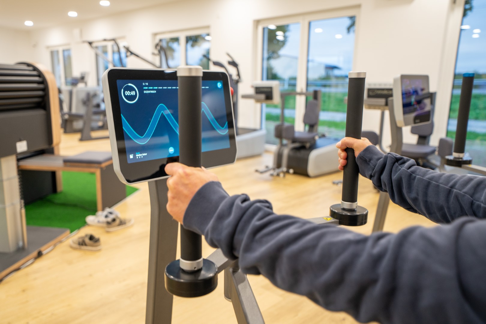 Architekturfotografie Fitnessstudio Passau Trainingsfläche Lichtdurchflutet